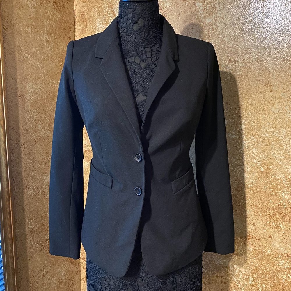The limited Black form fitting blazer